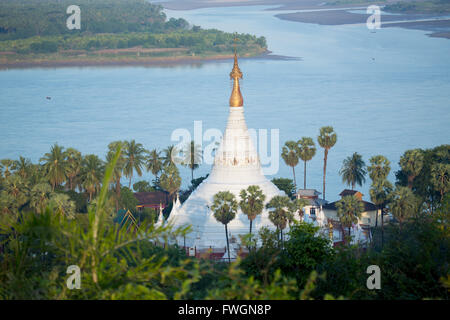 Vue sur la rivière Thanlwin (Salween), Mawlamyine, Mon, le Myanmar (Birmanie), en Asie du sud-est Banque D'Images