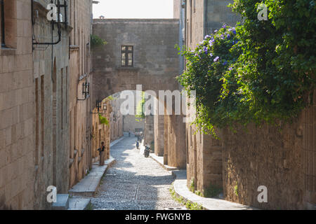 Odos Ippoton (rue des Chevaliers, l'Avenue des Chevaliers), la ville de Rhodes, Rhodes, Dodécanèse, sud de la mer Egée, Grèce Banque D'Images