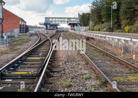 Les voies de chemin de fer avec des points de commutation ou sur l'approche de la gare de Sleaford, Sleaford, Lincolnshire, Angleterre, RU Banque D'Images