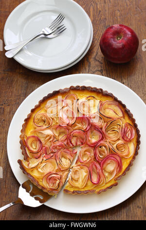 Servir la tarte rose apple Banque D'Images