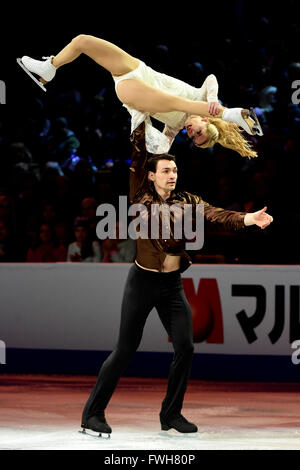 Dimanche 3 Avril 2016 : Alexa Scimeca et Chris Knierim (USA) effectuer à l'Union Internationale de Patinage Champions du Monde exposition, tenue au TD Garden, à Boston, Massachusetts.Eric Canha/CSM Banque D'Images