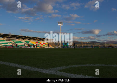 Dublin, Irlande, 05,avril,2016, l'équipe allemande échauffement avant kickoff, Irlande les femmes U19 U19 Femmes allemand v, championnat d'Europe UEFA Phase élite qualificatifs, Tallaght Stadium, Peter Fitzpatrick/Alamy Live News Banque D'Images