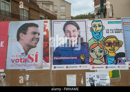 VALENCIA, Espagne-11 juin 2016 : campagne politique affiche représentant l'aile gauche les candidats à l'élection présidentielle Pablo Iglesias et Pedro Sanchez : Olaf Crédit Speier/Alamy Live News Banque D'Images