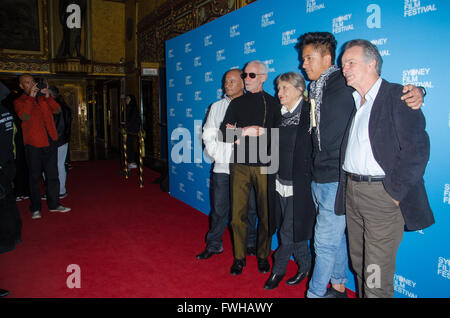 Sydney, Australie - 12 juin 2016 : VIP's et célébrités à pied et de poser pour des photos sur le tapis rouge de l'avant de la première du film australien Mahana qui a eu lieu au cours de la Sydney Film Festival. Credit : mjmediabox /Alamy Live News Banque D'Images