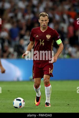 La RUSSIE VASSILI BEREZUTSKI V ANGLETERRE RUSSIE ANGLETERRE V RUSSIE, EURO 2016 GROUPE B Stade Vélodrome, Marseille, France, 12 juin 2016 GAY96487 L'ANGLETERRE V LA RUSSIE, EURO 2016 Groupe B 11/06/2016 AVERTISSEMENT ! Cette photo ne peut être utilisée que pour les journaux et/ou à des fins d'édition de magazines. Ne peut être utilisé pour les publications impliquant 1 joueur, 1 ou 1 Concours Club sans autorisation écrite de Football DataCo Ltd. Pour toute question, veuillez communiquer avec le Football DataCo Ltd au  +44 (0) 207 864 9121 Banque D'Images