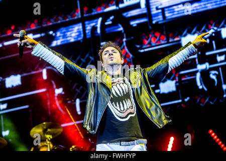 Milan, Italie. 12 Juin, 2016. Duran Duran effectue vivent à Assago arène d'été à Milan, Italie, le 12 juin 2016 Crédit : Mairo Cinquetti/Alamy Live News Banque D'Images