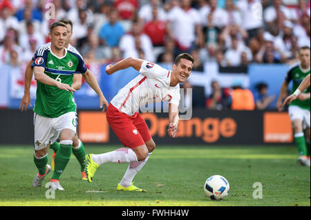 Nice, France. 12 Juin, 2016. Arkadiusz Milik (Pologne) Chris Baird (Irlande du Nord) ; 12 juin 2016 - Football : UEFA Euro France 2016 ; Groupe C, la Pologne 1-0 Irlande du Nord au stade de Nice, Nice, France. Équipe (Pologne) ; Crédit : aicfoto/AFLO/Alamy Live News Banque D'Images