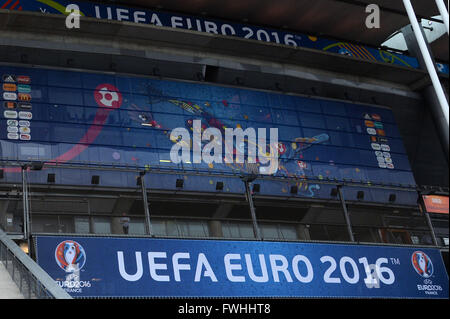 Vue générale du Stade de France ; le 10 juin ; 2016 : Football - UEFA Euro 2016 France - Groupe A, France 2-1 Roumanie au Stade de France, Saint-Denis, France. (Photo par aicfoto/AFLO) Banque D'Images