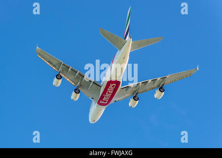L'Airbus A380-841 d'Emirates Airlines avion de décoller de l'aéroport international Sir Seewoosagur Ramgoolam Banque D'Images