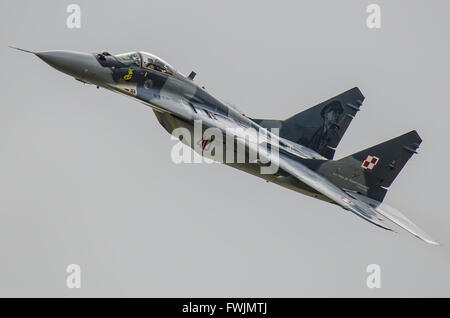 Mikoyan MIG-29 (OTAN ref: Fulcrum ) est un avion de chasse à deux moteurs conçu en Union soviétique, dans le service de l'Armée de l'Air polonaise Banque D'Images