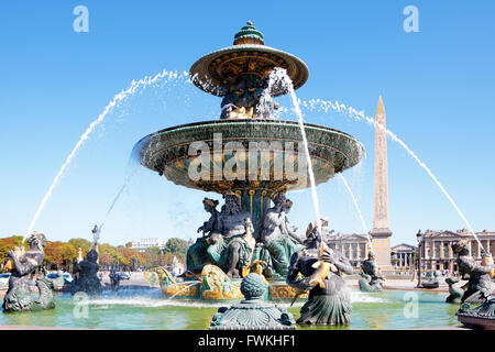 Célèbre fontaine de la Place de la Concorde, Paris, France, l'Obélisque de Louxor Banque D'Images