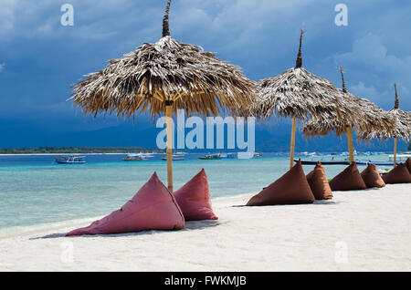 La pluie sur la plage Banque D'Images