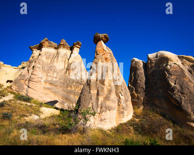 « Champignon' rock formations près de Çavuşin, Cappadoce, Turquie Banque D'Images