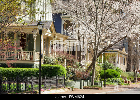 Belle maison victorienne dans le quartier historique de quatrième quartier, Charlotte, North Carolina, USA. Banque D'Images