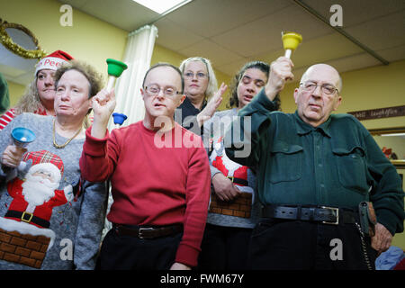 Sonneurs de handicapés à une fête de Noël à Canajoharie, New York USA Banque D'Images