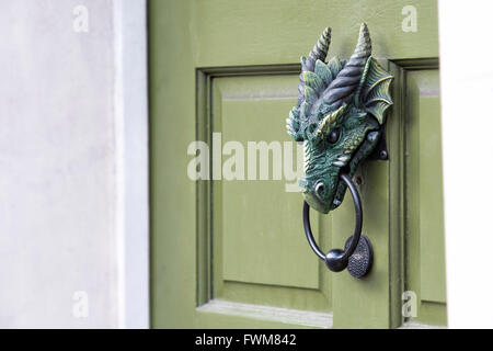 Dragons head heurtoir. Glastonbury, Somerset, UK Banque D'Images