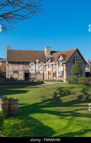 Stratford Upon Avon, vue sur l'arrière de la maison médiévale à colombages dans laquelle Shakespeare est né à Henley Street, Stratford Upon Avon, Royaume-Uni Banque D'Images