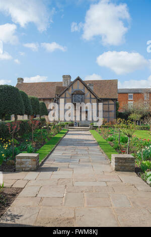 Stratford Upon Avon, vue sur l'arrière de la maison médiévale à colombages dans laquelle Shakespeare est né à Henley Street, Stratford Upon Avon, Royaume-Uni Banque D'Images