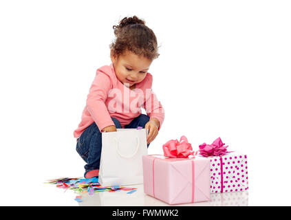 Little baby girl with birthday presents Banque D'Images