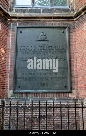 Plaque sur Pieterskerk, Leiden, Pays-Bas commémorant John Robinson, le pasteur pour les Pères Pèlerins qui ont navigué vers l'Amérique Banque D'Images