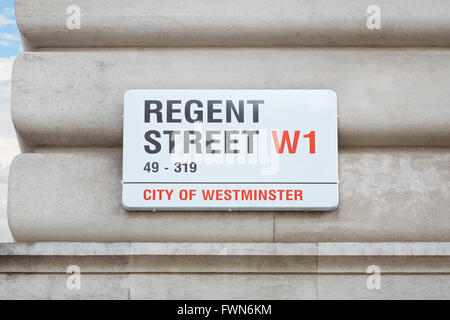 Regent Street sign on wall à Londres Banque D'Images