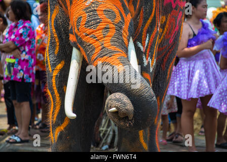 Inscrivez-vous dans l'Éléphants Songkran Festival à Ayuttaya pour promouvoir l'industrie du tourisme au cours du 13 au 15 avril de chaque année Banque D'Images
