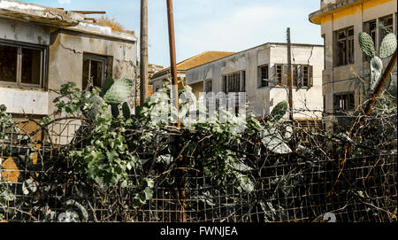 Bâtiments de Varosha, un quart de l'australe ville chypriote de Famagouste. Banque D'Images