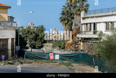 Bâtiments de Varosha, un quart de l'australe ville chypriote de Famagouste. Banque D'Images