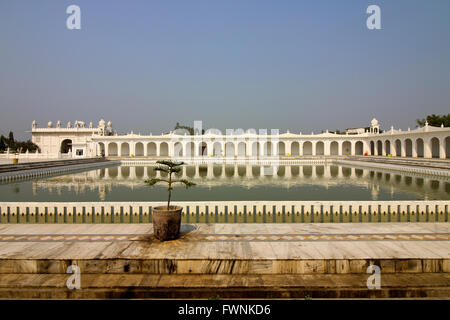 Belle Gurdwara Shri Gurdwara Sahib, Kapal Mochan temple sikh à Bilaspur dans l'Etat indien de l'Haryana. Banque D'Images