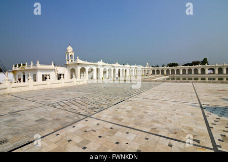 Belle Gurdwara Shri Gurdwara Sahib, Kapal Mochan temple sikh à Bilaspur dans l'Etat indien de l'Haryana. Banque D'Images