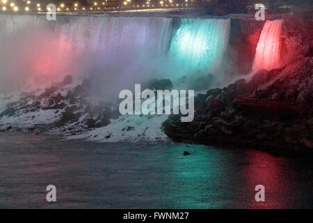 Belle photo de la nuit de la foudre la Niagara Falls Banque D'Images