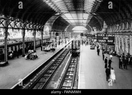 La magnificence de Birmingham Snow Hill Station dans les années 50. C'est sur de la Grande-Bretagne, d'affectation. Banque D'Images