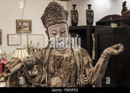 Madrid, Espagne, le 6 avril 2016. L'Ifema. Un oriental en vue de sculpture Salon des antiquaires, de l'Ifema. Banque D'Images