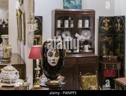 Madrid, Espagne, le 6 avril 2016. L'Ifema. En vue d'un salon des antiquaires, de l'Ifema. Banque D'Images