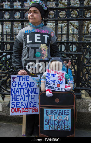 London, UK , 6e, apr 2016. Les médecins à St.Thomas' Hospital sur les lignes de piquetage durant la grève de 48 heures, avec le couvercle d'urgence uniquement, dans le différend sur les contrats avec le gouvernement. David Rowe/Alamy Live News Banque D'Images