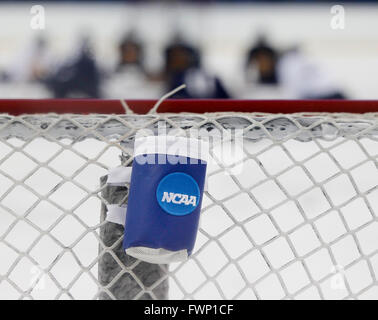 Tampa, Floride, USA. 6ème apr 2016. DIRK SHADD | fois .NCAA Frozen Quatre équipes prendre à la glace pour la pratique à Amalie Arena le mercredi (04/06/16) © Dirk Shadd/Tampa Bay Times/ZUMA/Alamy Fil Live News Banque D'Images