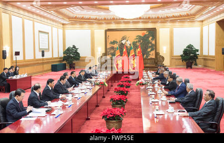 Beijing, Chine. Apr 7, 2016. Le Premier ministre chinois Li Keqiang rencontre le Premier Ministre Sri-Lankais Ranil Wickremesinghe à Beijing, Chine, le 7 avril 2016. Credit : Wang Ye/Xinhua/Alamy Live News Banque D'Images