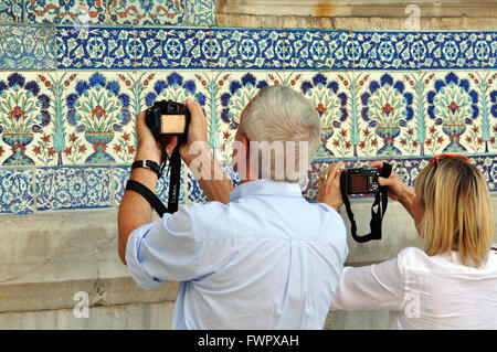 La Turquie, Istanbul, Topkapi, palais, Harem, les touristes Prendre des photos Banque D'Images