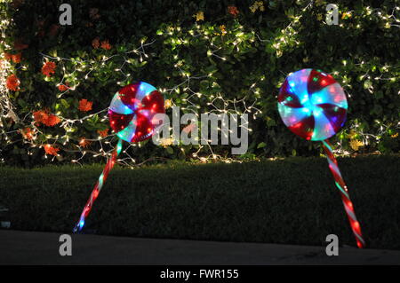 Les lumières de Noël et flash toy moulin Banque D'Images