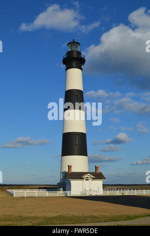 C'est le Bodie Island Lighthouse situé à Nags Head, Caroline du Nord. Banque D'Images