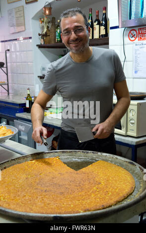 Antica Sciamadda, restaurant typique, Farinata préparation, Gênes, Italie, Europe, Ligury Banque D'Images