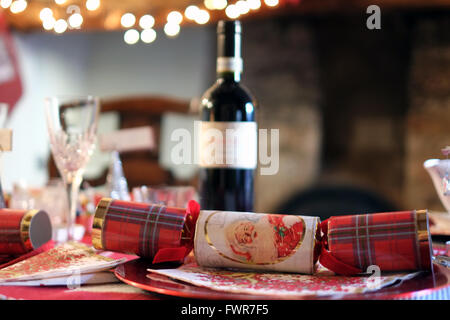 Table de dîner de Noël dans un foyer de Cotswold. Banque D'Images