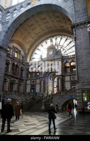 Entrée de la gare centrale d'Anvers Banque D'Images