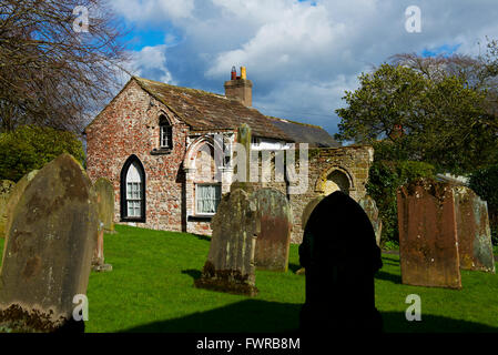 L'ancien presbytère à côté de St Michael's, une église fortifiée dans le village de Burgh-by-Sands, North Yorkshire, England UK Banque D'Images