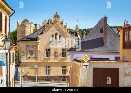 KUTNA HORA, RÉPUBLIQUE TCHÈQUE - 26 août 2015 : rue charmante avec de vieux rond de Kutna Hora, en Bohême. République tchèque Banque D'Images