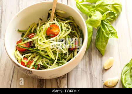 Les courgettes pâtes nouilles pâtes de blé de rechange Banque D'Images