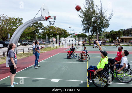 Miami Florida,Tropical Park,expérience paralympique,sports,bénévoles bénévoles bénévoles travailleurs du travail,travail d'équipe travaillant ensemble au service de l'aide Banque D'Images