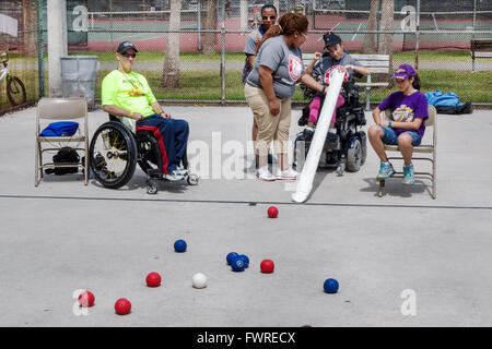 Miami Florida,Tropical Park,expérience paralympique,sports,bénévoles bénévoles bénévoles travailleurs du travail,travail d'équipe travaillant ensemble au service de l'aide Banque D'Images