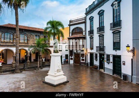 Square de l'Espagne, dans l'arrière-plan, de l'Hôtel de Ville, vu depuis l'Église d'El Salvador. Santa Cruz de La Palma. La Palma. Tenerife. Banque D'Images