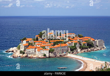 Sveti Stefan (St. Stephen) dans l'île de la mer Adriatique, le Monténégro Banque D'Images